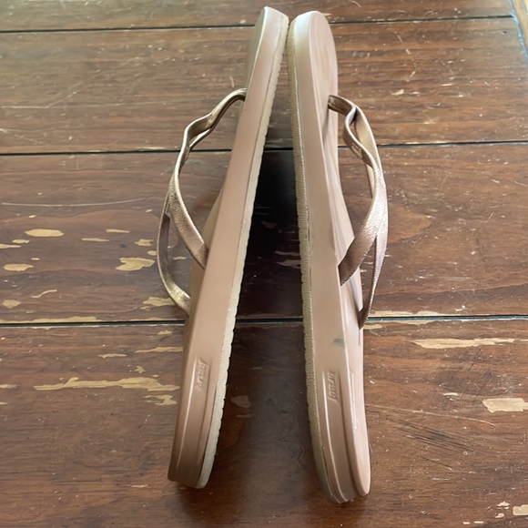 Reef light brown sandals (sz 10) - Picture 6 of 10